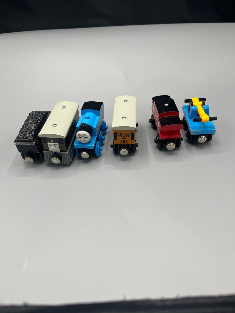 Thomas the train wooden magnetic train lot of 6